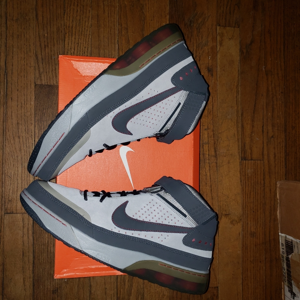 Men's basketball shoes